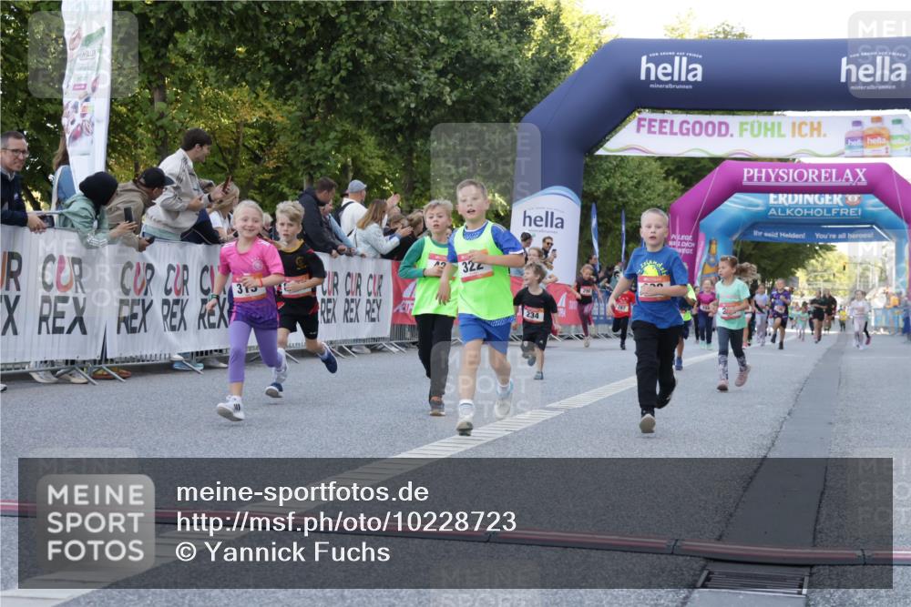 06.09.2026 - CURREX Alsterlauf Yannick Fuchs http://msf.ph/oto/10228723 06.09.2026 10:54:48 Ziel 228, 229, 315, 322, 328, 340, 345, 359, 382, 398, 423, 457, 8287 meine-sportfotos.de