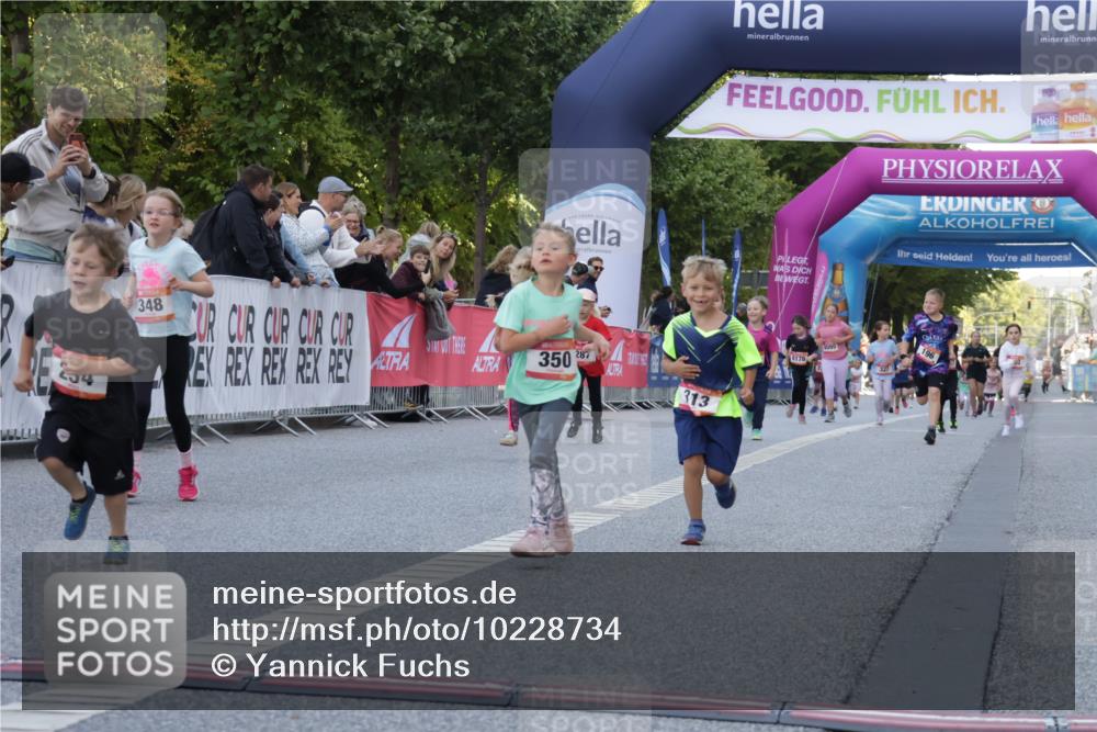 06.09.2026 - CURREX Alsterlauf Yannick Fuchs http://msf.ph/oto/10228734 06.09.2026 10:54:52 Ziel 234, 290, 313, 315, 322, 345, 348, 350, 382, 398, 423, 8287 meine-sportfotos.de