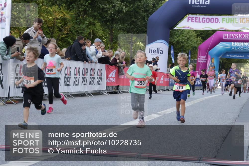 06.09.2026 - CURREX Alsterlauf Yannick Fuchs http://msf.ph/oto/10228735 06.09.2026 10:54:52 Ziel 234, 290, 313, 315, 322, 345, 348, 350, 382, 398, 423, 8287 meine-sportfotos.de