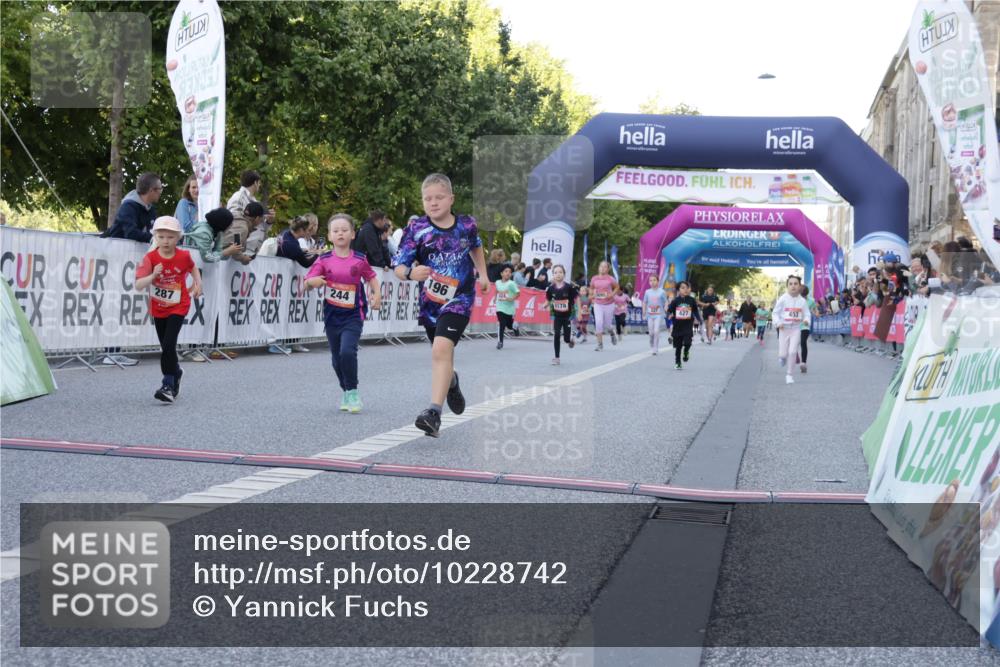 06.09.2026 - CURREX Alsterlauf Yannick Fuchs http://msf.ph/oto/10228742 06.09.2026 10:54:58 Ziel 160, 196, 234, 244, 287, 290, 313, 315, 322, 348, 350, 398, 423, 453, 8287 meine-sportfotos.de