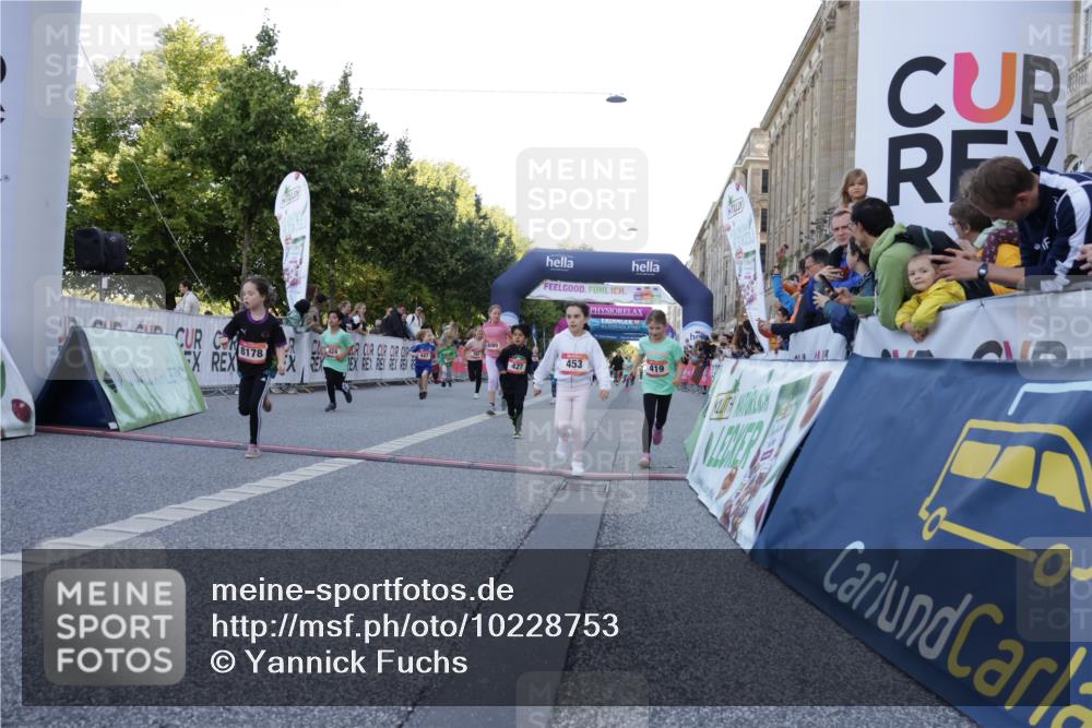 06.09.2026 - CURREX Alsterlauf Yannick Fuchs http://msf.ph/oto/10228753 06.09.2026 10:55:02 Ziel 160, 196, 224, 244, 261, 262, 287, 290, 313, 327, 348, 350, 419, 424, 427, 447, 453, 8095 meine-sportfotos.de