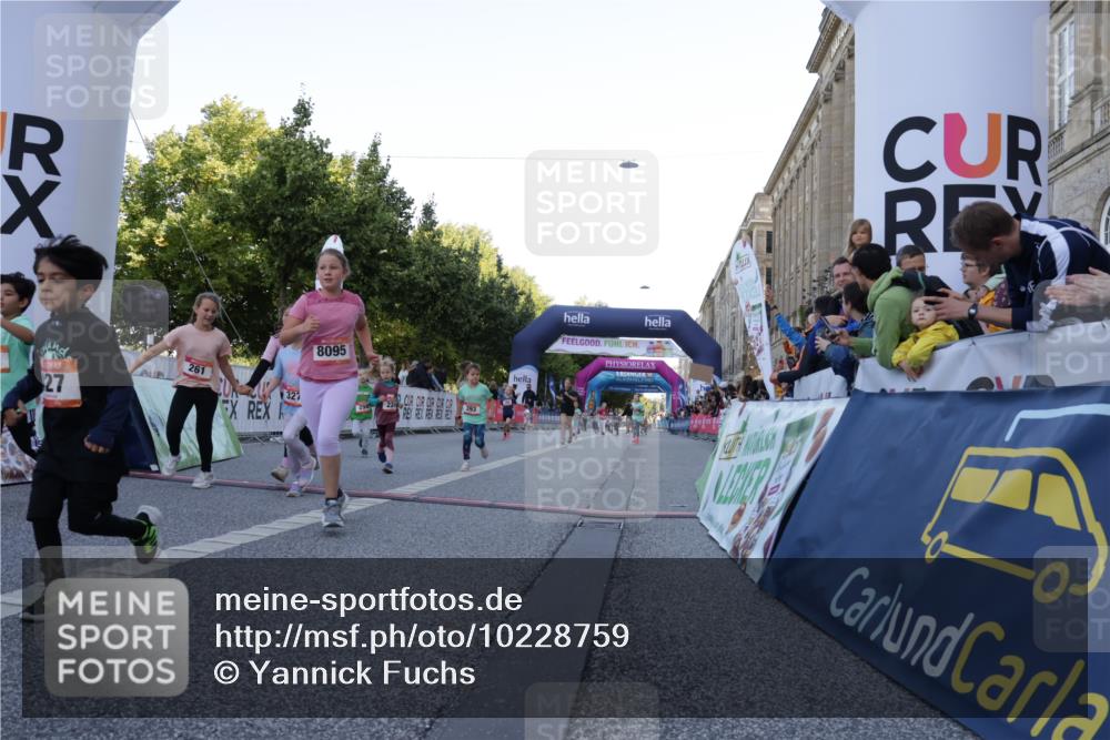 06.09.2026 - CURREX Alsterlauf Yannick Fuchs http://msf.ph/oto/10228759 06.09.2026 10:55:05 Ziel 160, 196, 224, 244, 261, 262, 287, 294, 327, 393, 419, 424, 427, 447, 453, 8095 meine-sportfotos.de