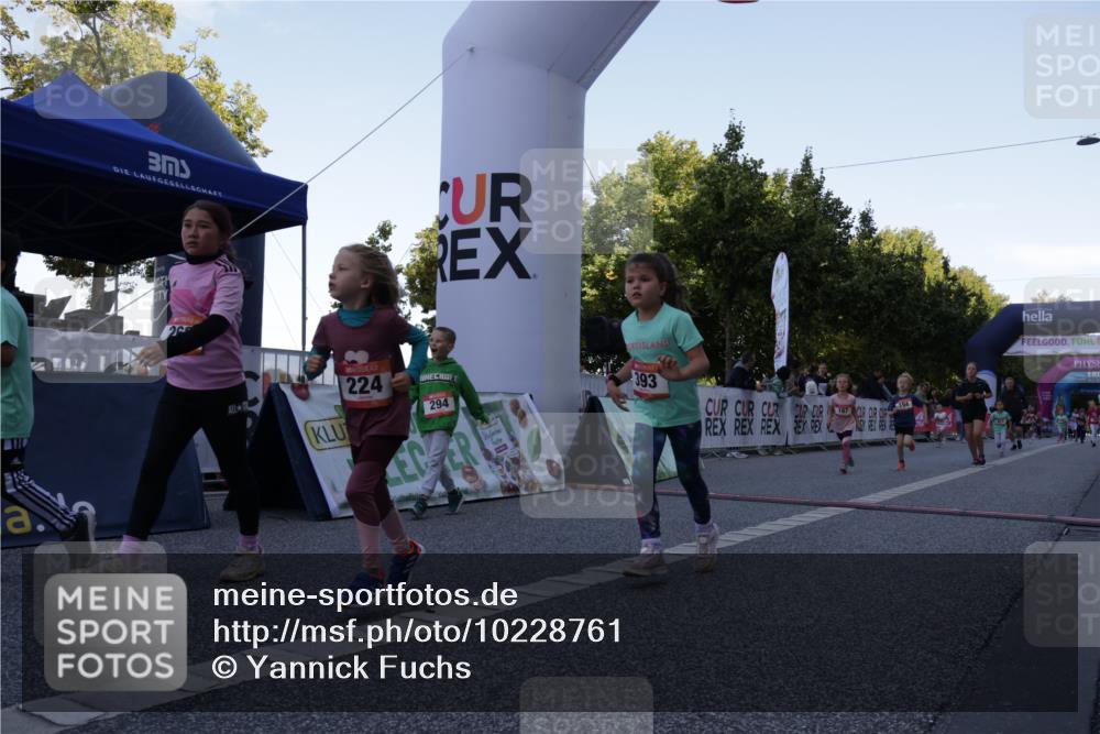 06.09.2026 - CURREX Alsterlauf Yannick Fuchs http://msf.ph/oto/10228761 06.09.2026 10:55:08 Ziel 163, 167, 194, 224, 261, 262, 294, 327, 393, 419, 421, 424, 427, 447, 453, 8095 meine-sportfotos.de