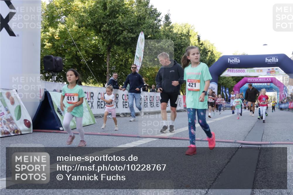 06.09.2026 - CURREX Alsterlauf Yannick Fuchs http://msf.ph/oto/10228767 06.09.2026 10:55:14 Ziel 163, 167, 194, 224, 294, 339, 393, 396, 411, 421, 441, 8067, 8342 meine-sportfotos.de