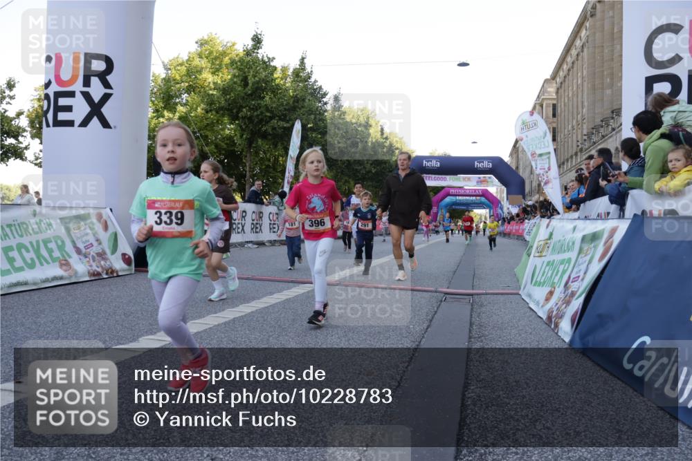 06.09.2026 - CURREX Alsterlauf Yannick Fuchs http://msf.ph/oto/10228783 06.09.2026 10:55:19 Ziel 156, 163, 181, 198, 199, 242, 291, 339, 368, 396, 411, 421, 439, 441, 8067, 8342 meine-sportfotos.de