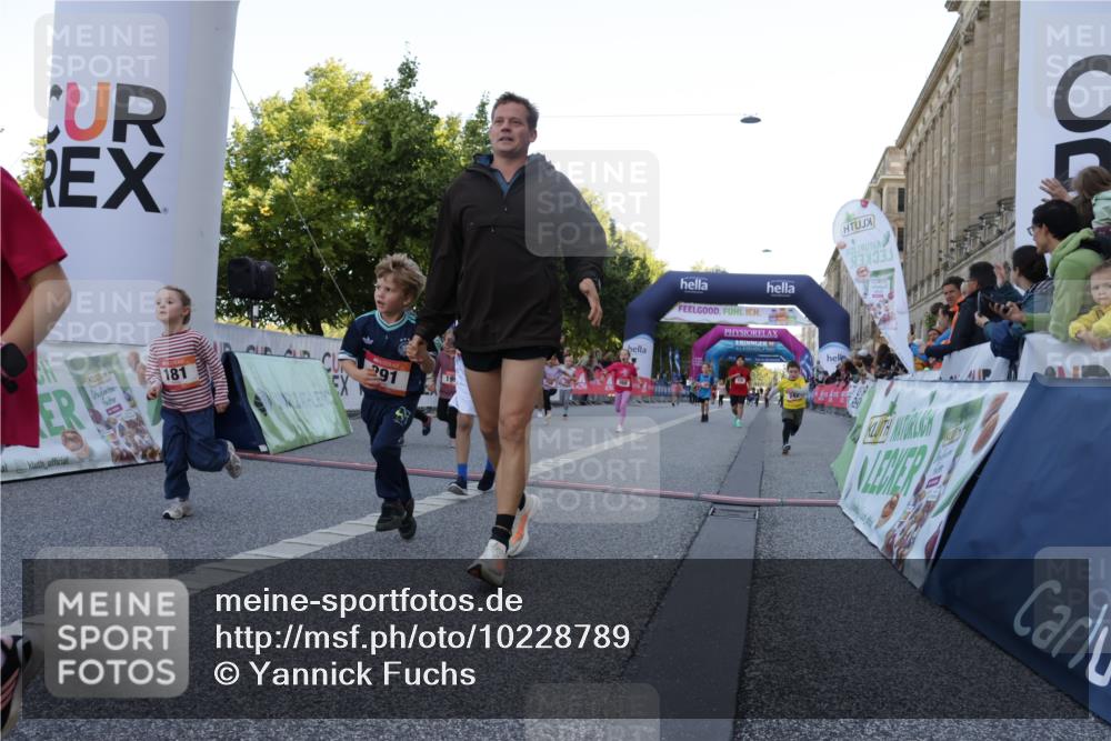 06.09.2026 - CURREX Alsterlauf Yannick Fuchs http://msf.ph/oto/10228789 06.09.2026 10:55:21 Ziel 156, 181, 198, 199, 232, 242, 291, 339, 368, 396, 411, 439, 441, 8067, 8342 meine-sportfotos.de
