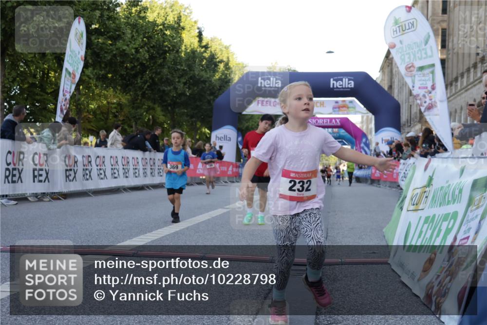 06.09.2026 - CURREX Alsterlauf Yannick Fuchs http://msf.ph/oto/10228798 06.09.2026 10:55:25 Ziel 156, 181, 198, 199, 232, 242, 291, 339, 368, 369, 396, 435, 439, 441 meine-sportfotos.de