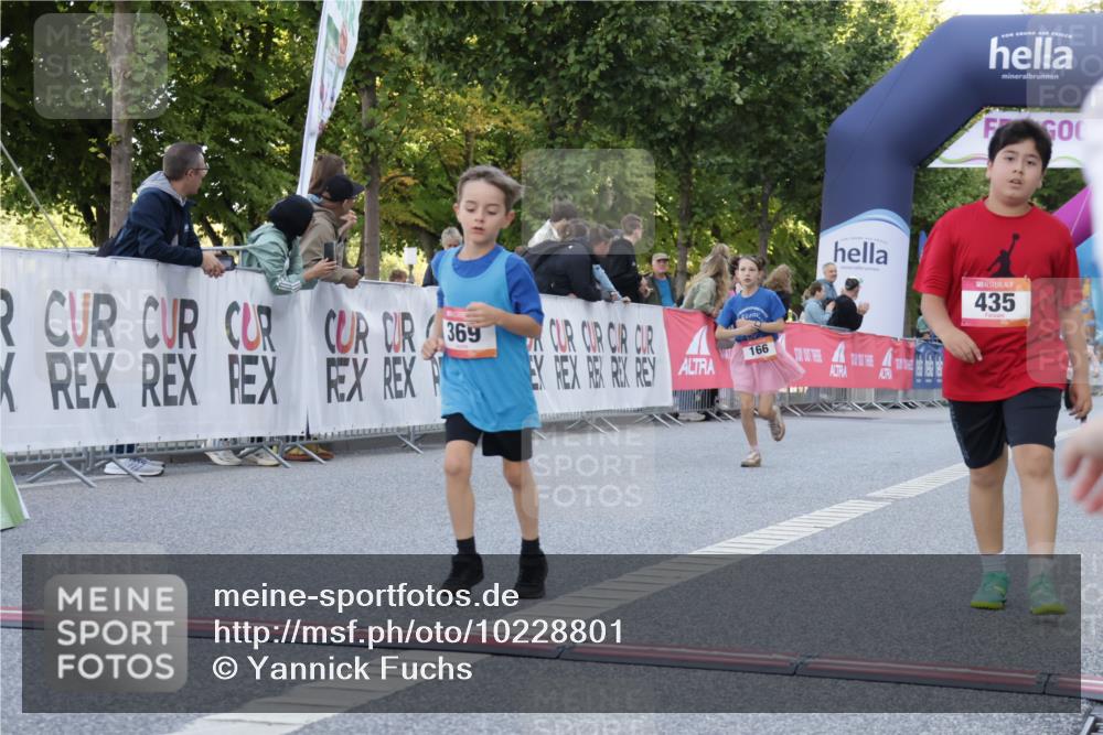 06.09.2026 - CURREX Alsterlauf Yannick Fuchs http://msf.ph/oto/10228801 06.09.2026 10:55:27 Ziel 156, 166, 181, 198, 199, 232, 242, 291, 368, 369, 435, 439 meine-sportfotos.de