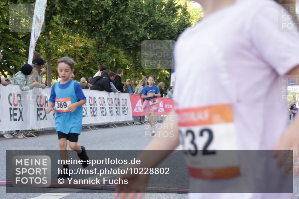 06.09.2026 - CURREX Alsterlauf Yannick Fuchs http://msf.ph/oto/10228802 06.09.2026 10:55:27 Ziel 156, 166, 181, 198, 199, 232, 242, 291, 368, 369, 435, 439 meine-sportfotos.de