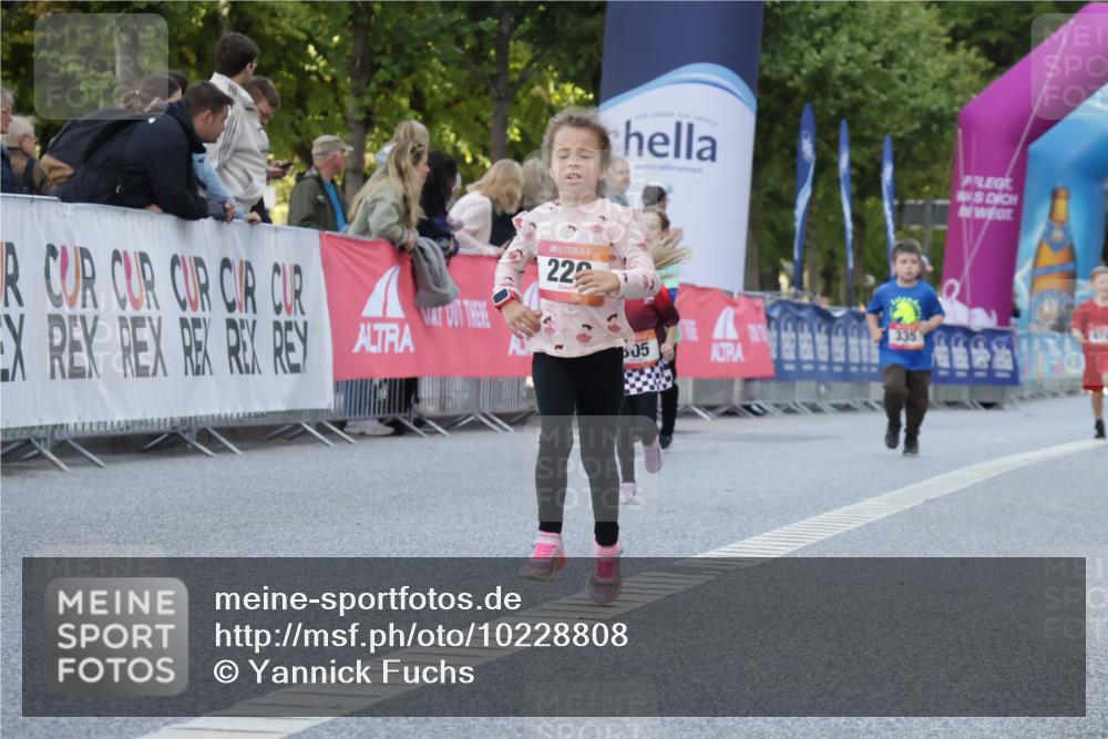 06.09.2026 - CURREX Alsterlauf Yannick Fuchs http://msf.ph/oto/10228808 06.09.2026 10:55:31 Ziel 156, 166, 220, 232, 368, 369, 435 meine-sportfotos.de