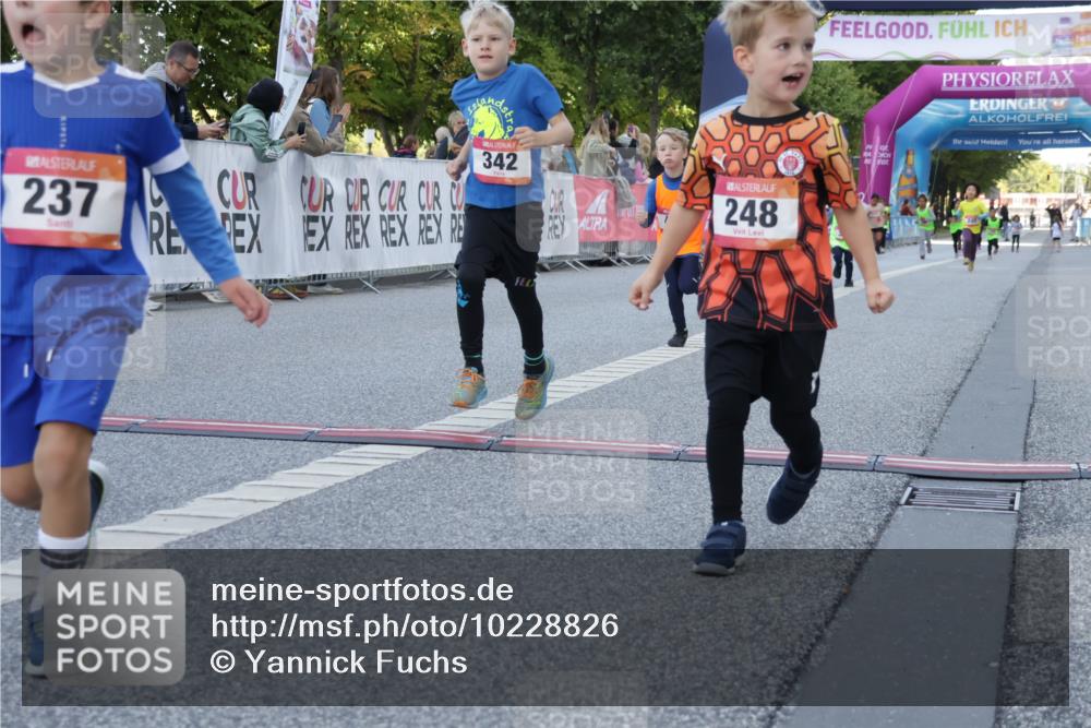 06.09.2026 - CURREX Alsterlauf Yannick Fuchs http://msf.ph/oto/10228826 06.09.2026 10:55:42 Ziel 237, 248, 295, 305, 335, 342, 344, 410, 8169 meine-sportfotos.de