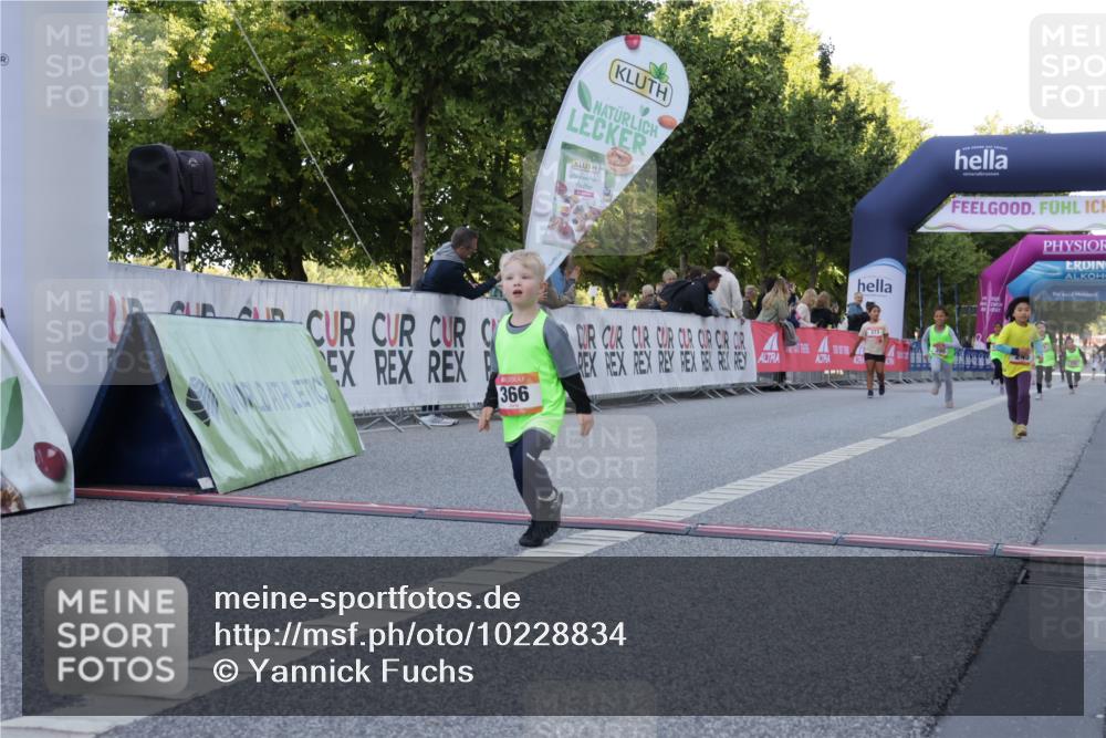 06.09.2026 - CURREX Alsterlauf Yannick Fuchs http://msf.ph/oto/10228834 06.09.2026 10:55:49 Ziel 237, 245, 248, 335, 342, 366, 410 meine-sportfotos.de