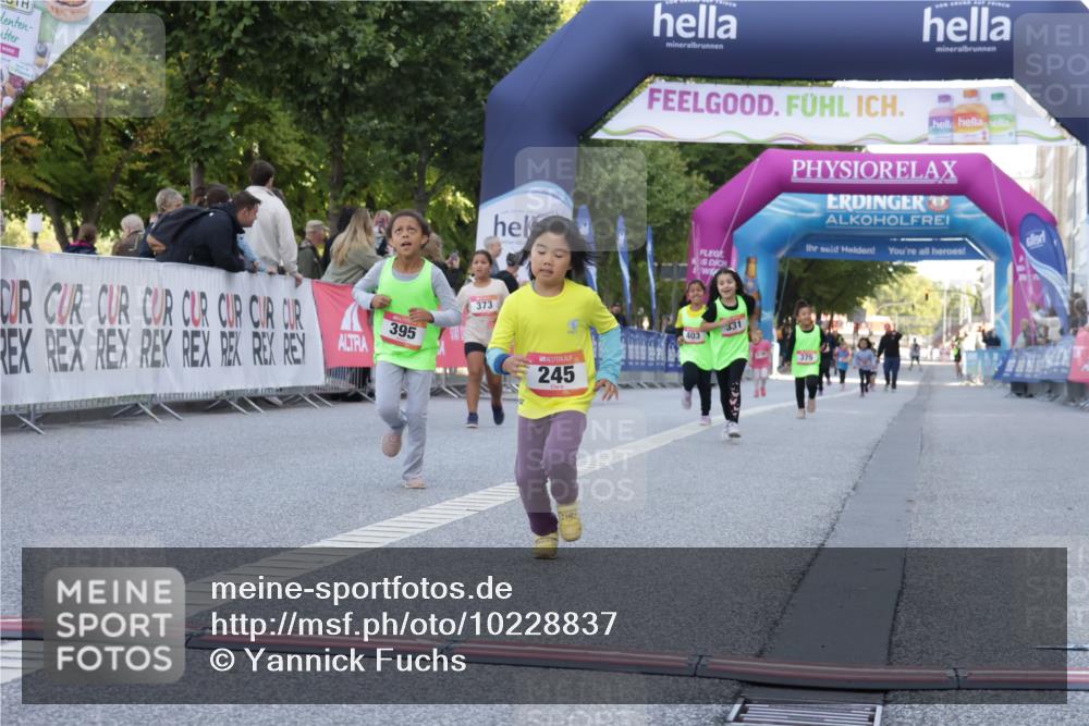 06.09.2026 - CURREX Alsterlauf Yannick Fuchs http://msf.ph/oto/10228837 06.09.2026 10:55:52 Ziel 245, 331, 366, 395, 410 meine-sportfotos.de