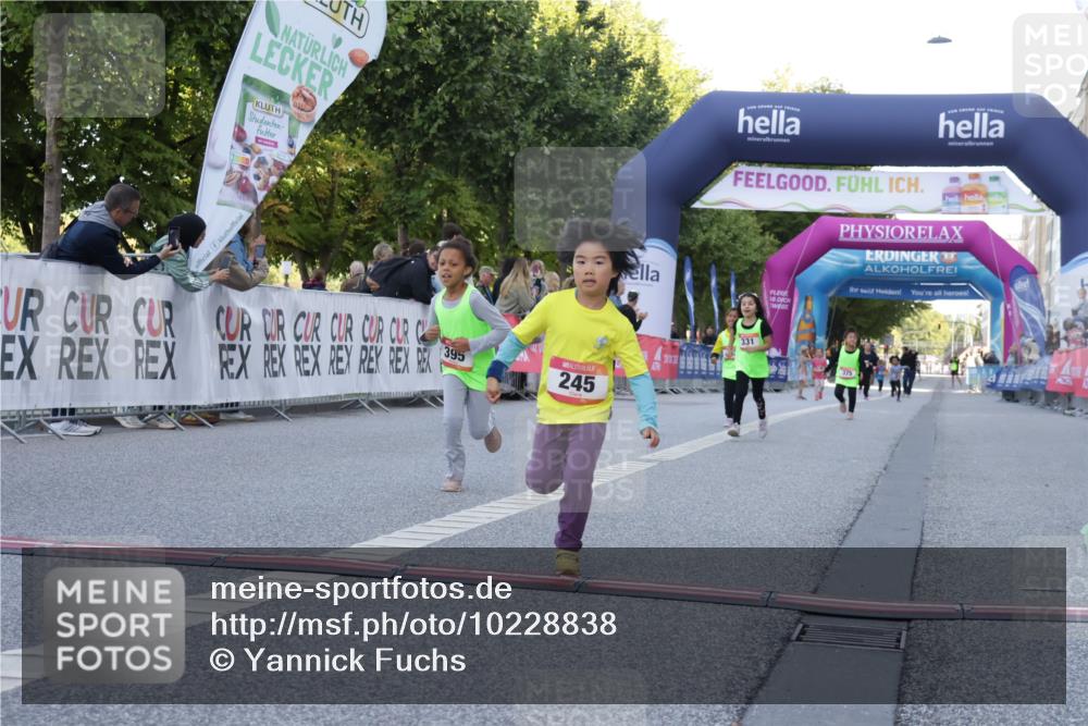 06.09.2026 - CURREX Alsterlauf Yannick Fuchs http://msf.ph/oto/10228838 06.09.2026 10:55:52 Ziel 245, 331, 366, 395, 410 meine-sportfotos.de
