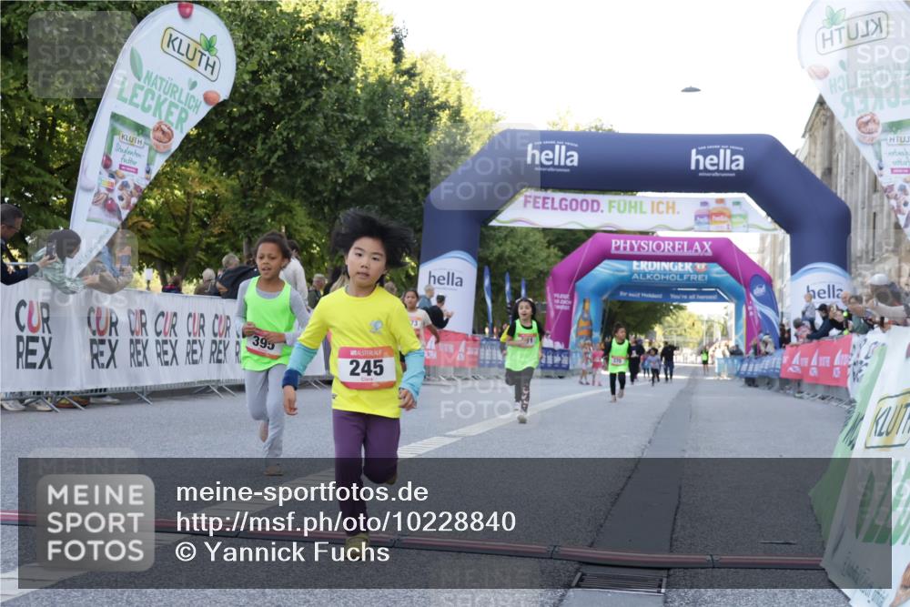06.09.2026 - CURREX Alsterlauf Yannick Fuchs http://msf.ph/oto/10228840 06.09.2026 10:55:53 Ziel 245, 331, 366, 395 meine-sportfotos.de