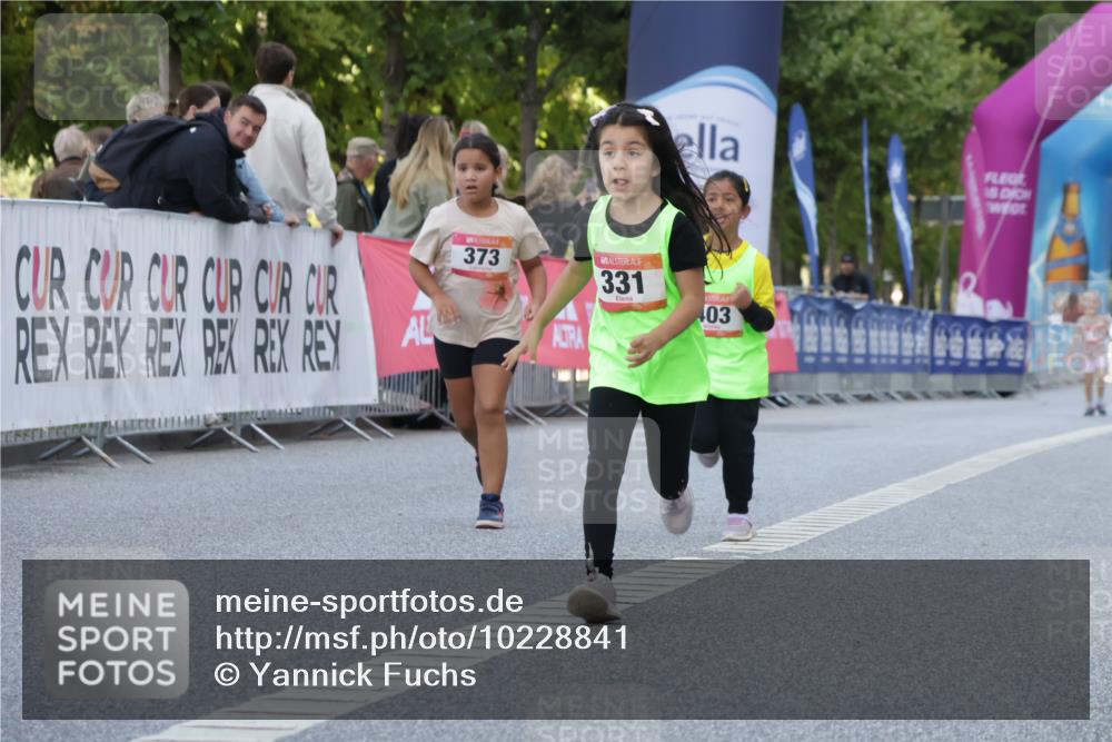 06.09.2026 - CURREX Alsterlauf Yannick Fuchs http://msf.ph/oto/10228841 06.09.2026 10:55:55 Ziel 245, 331, 366, 373, 395, 403 meine-sportfotos.de