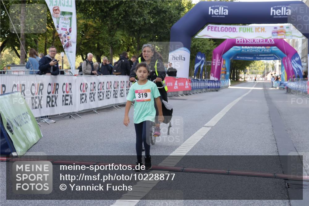 06.09.2026 - CURREX Alsterlauf Yannick Fuchs http://msf.ph/oto/10228877 06.09.2026 10:56:27 Ziel 319, 337, 8317 meine-sportfotos.de