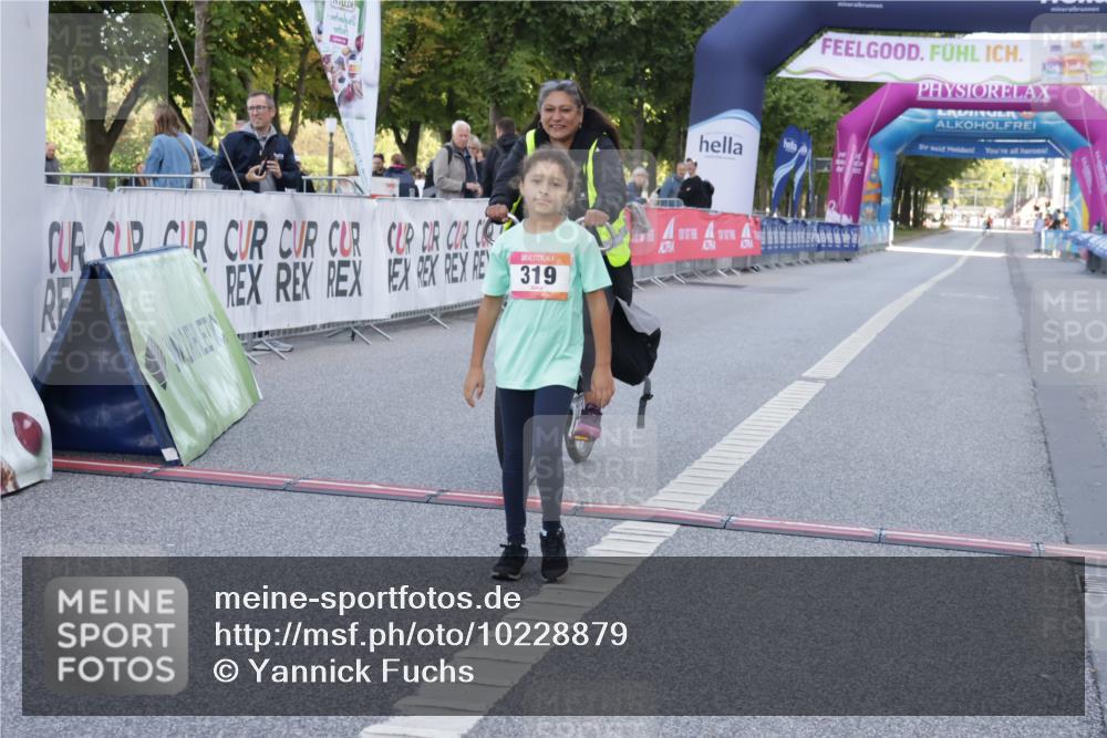 06.09.2026 - CURREX Alsterlauf Yannick Fuchs http://msf.ph/oto/10228879 06.09.2026 10:56:28 Ziel 319, 337, 8317 meine-sportfotos.de