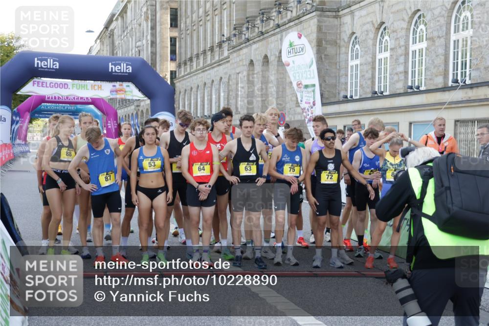 06.09.2026 - CURREX Alsterlauf Yannick Fuchs http://msf.ph/oto/10228890 06.09.2026 11:00:12 Ziel  meine-sportfotos.de