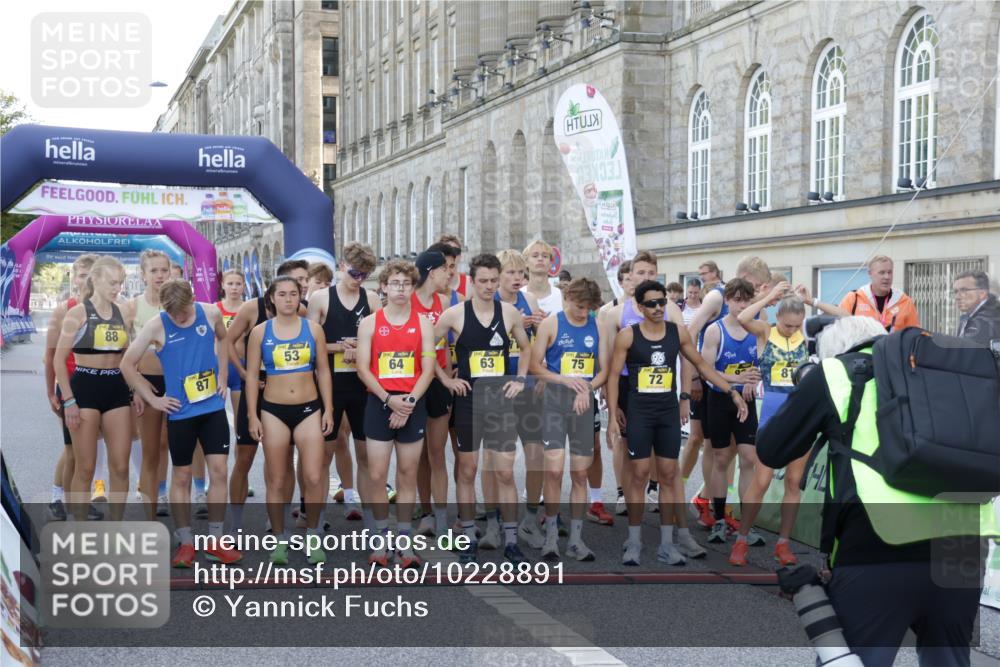 06.09.2026 - CURREX Alsterlauf Yannick Fuchs http://msf.ph/oto/10228891 06.09.2026 11:00:12 Ziel  meine-sportfotos.de
