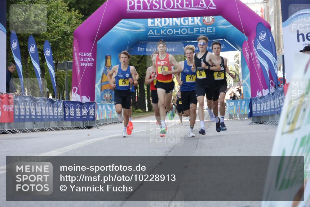 06.09.2026 - CURREX Alsterlauf Yannick Fuchs http://msf.ph/oto/10228913 06.09.2026 11:03:54 Ziel 63, 64, 71, 75, 78, 86, 87, 89 meine-sportfotos.de