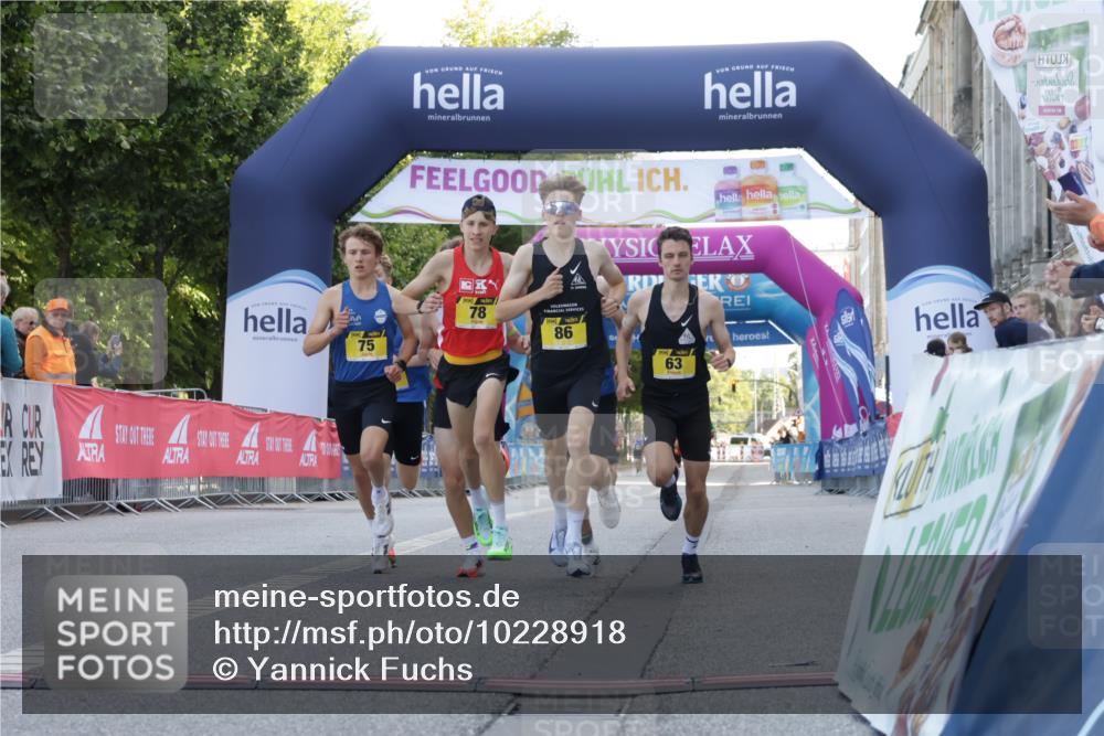 06.09.2026 - CURREX Alsterlauf Yannick Fuchs http://msf.ph/oto/10228918 06.09.2026 11:03:57 Ziel 63, 64, 71, 75, 78, 86, 87 meine-sportfotos.de