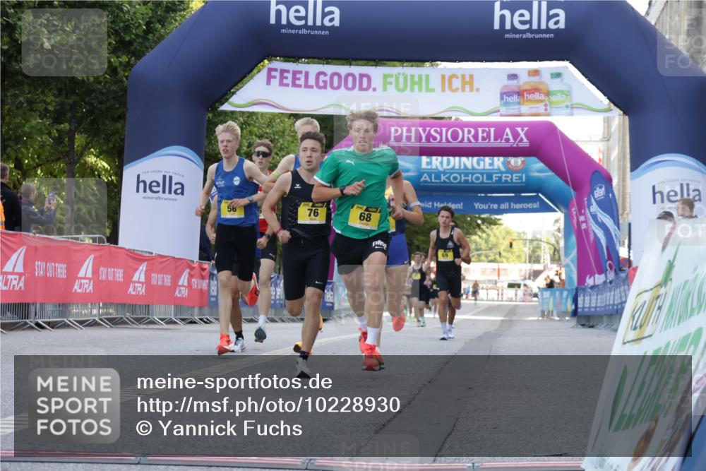 06.09.2026 - CURREX Alsterlauf Yannick Fuchs http://msf.ph/oto/10228930 06.09.2026 11:04:06 Ziel 55, 56, 63, 64, 66, 68, 71, 75, 76, 78, 81, 86, 87, 90 meine-sportfotos.de