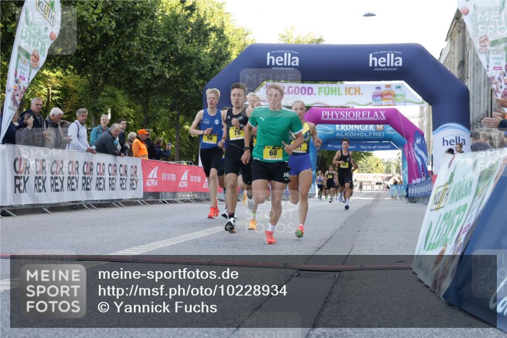 06.09.2026 - CURREX Alsterlauf Yannick Fuchs http://msf.ph/oto/10228934 06.09.2026 11:04:07 Ziel 55, 56, 66, 68, 69, 76, 81, 90 meine-sportfotos.de
