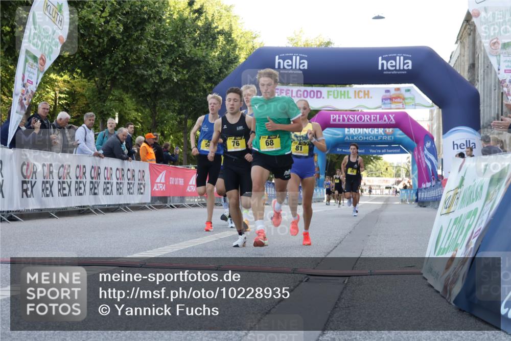 06.09.2026 - CURREX Alsterlauf Yannick Fuchs http://msf.ph/oto/10228935 06.09.2026 11:04:07 Ziel 55, 56, 66, 68, 69, 76, 81, 90 meine-sportfotos.de