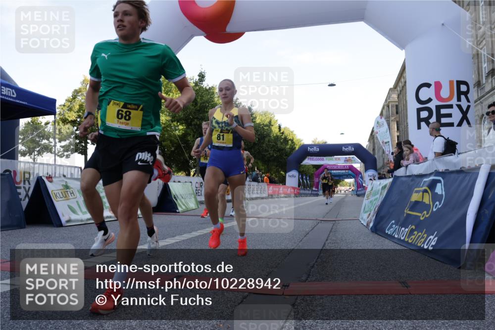 06.09.2026 - CURREX Alsterlauf Yannick Fuchs http://msf.ph/oto/10228942 06.09.2026 11:04:09 Ziel 55, 56, 66, 68, 69, 72, 76, 81, 90 meine-sportfotos.de