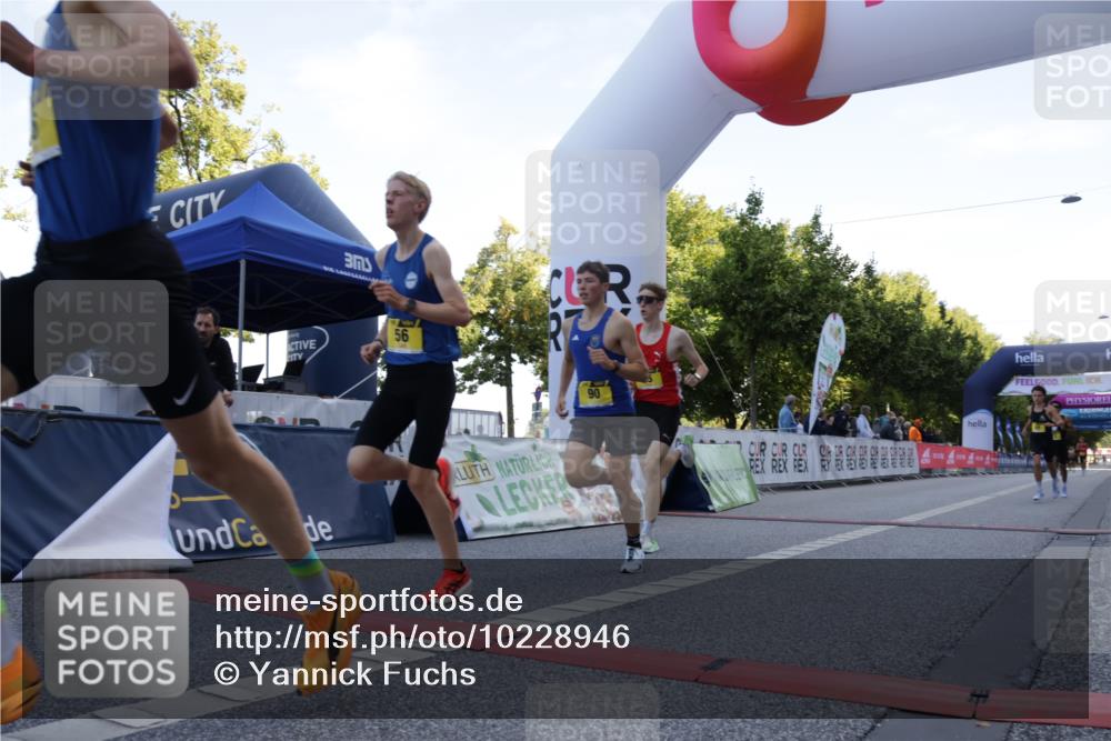 06.09.2026 - CURREX Alsterlauf Yannick Fuchs http://msf.ph/oto/10228946 06.09.2026 11:04:10 Ziel 55, 56, 66, 68, 69, 72, 76, 81, 90 meine-sportfotos.de