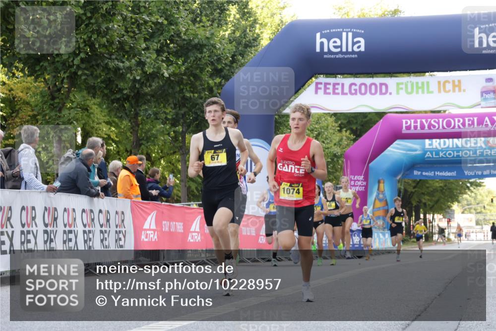 06.09.2026 - CURREX Alsterlauf Yannick Fuchs http://msf.ph/oto/10228957 06.09.2026 11:04:16 Ziel 51, 55, 56, 66, 67, 68, 69, 72, 76, 81, 90, 1074 meine-sportfotos.de