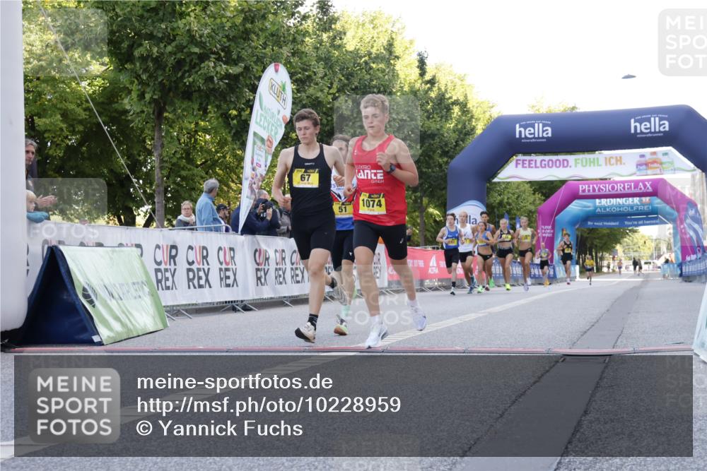 06.09.2026 - CURREX Alsterlauf Yannick Fuchs http://msf.ph/oto/10228959 06.09.2026 11:04:18 Ziel 51, 53, 59, 67, 69, 72, 77, 83, 85, 88, 1074 meine-sportfotos.de