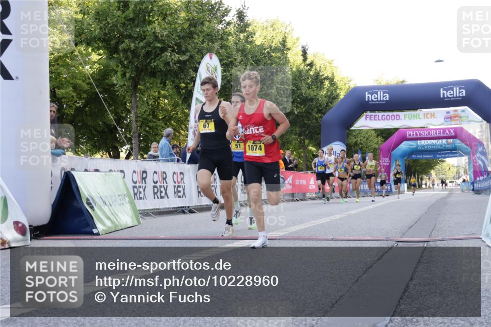 06.09.2026 - CURREX Alsterlauf Yannick Fuchs http://msf.ph/oto/10228960 06.09.2026 11:04:18 Ziel 51, 53, 59, 67, 69, 72, 77, 83, 85, 88, 1074 meine-sportfotos.de