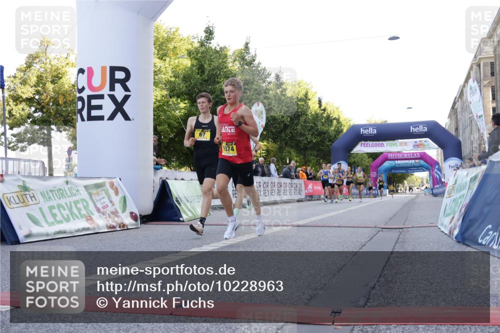 06.09.2026 - CURREX Alsterlauf Yannick Fuchs http://msf.ph/oto/10228963 06.09.2026 11:04:18 Ziel 51, 53, 59, 67, 69, 72, 77, 83, 85, 88, 1074 meine-sportfotos.de