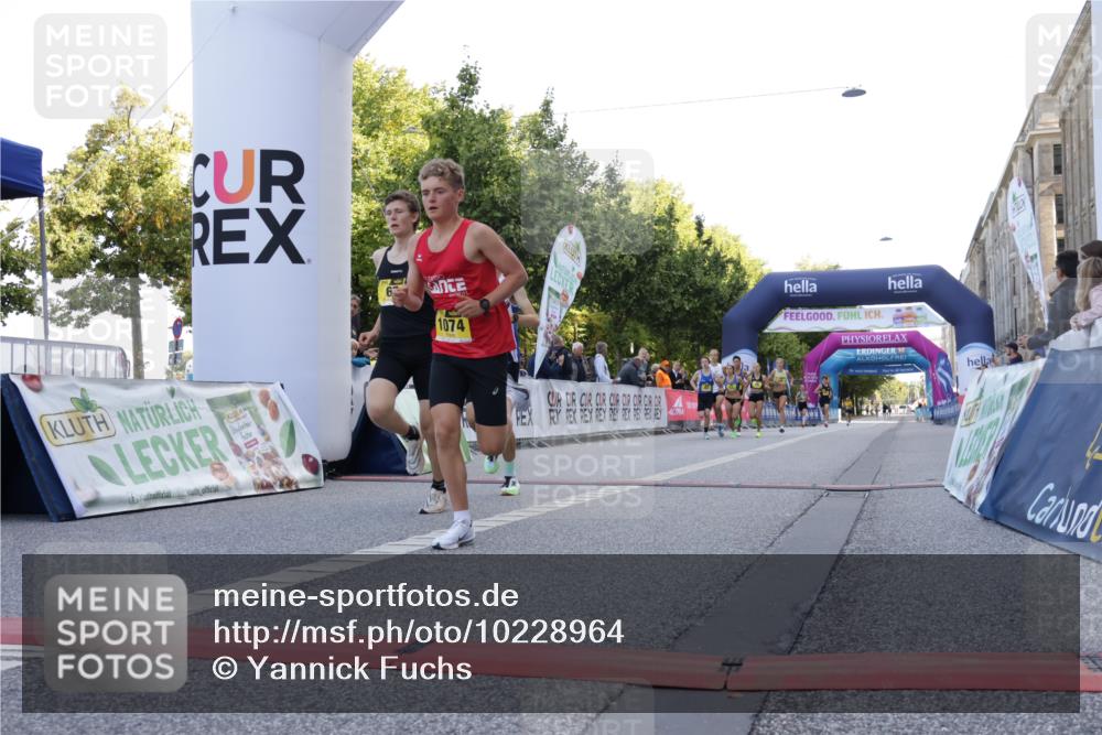 06.09.2026 - CURREX Alsterlauf Yannick Fuchs http://msf.ph/oto/10228964 06.09.2026 11:04:18 Ziel 51, 53, 59, 67, 69, 72, 77, 83, 85, 88, 1074 meine-sportfotos.de