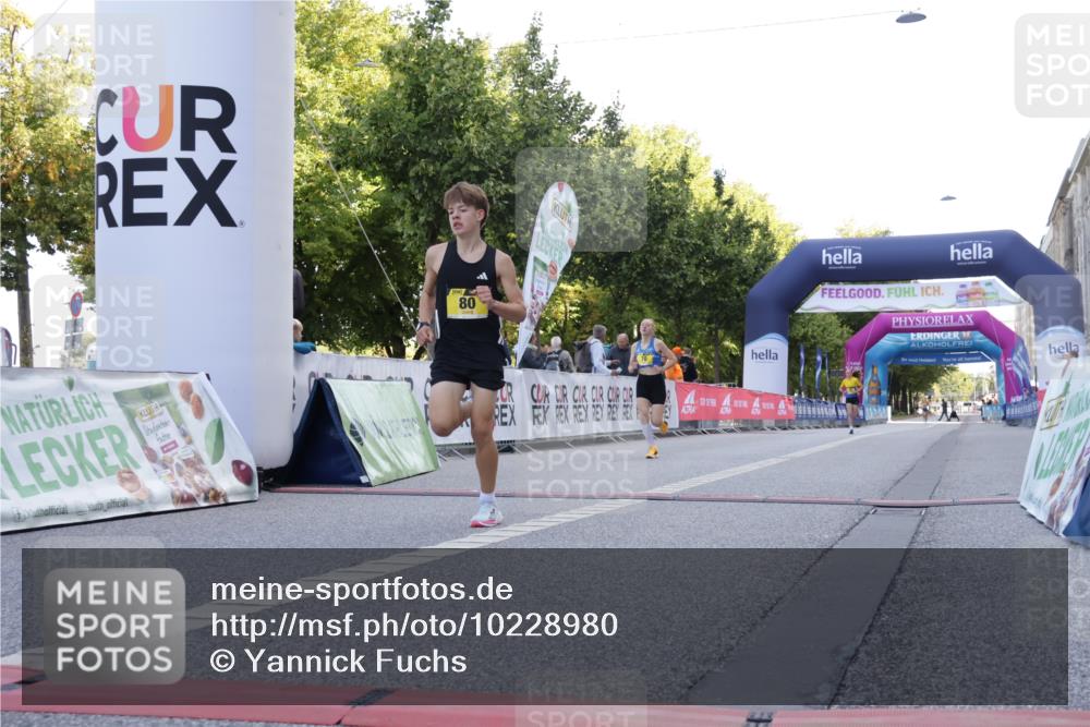 06.09.2026 - CURREX Alsterlauf Yannick Fuchs http://msf.ph/oto/10228980 06.09.2026 11:04:26 Ziel 51, 53, 59, 67, 70, 77, 80, 83, 85, 88, 1074 meine-sportfotos.de