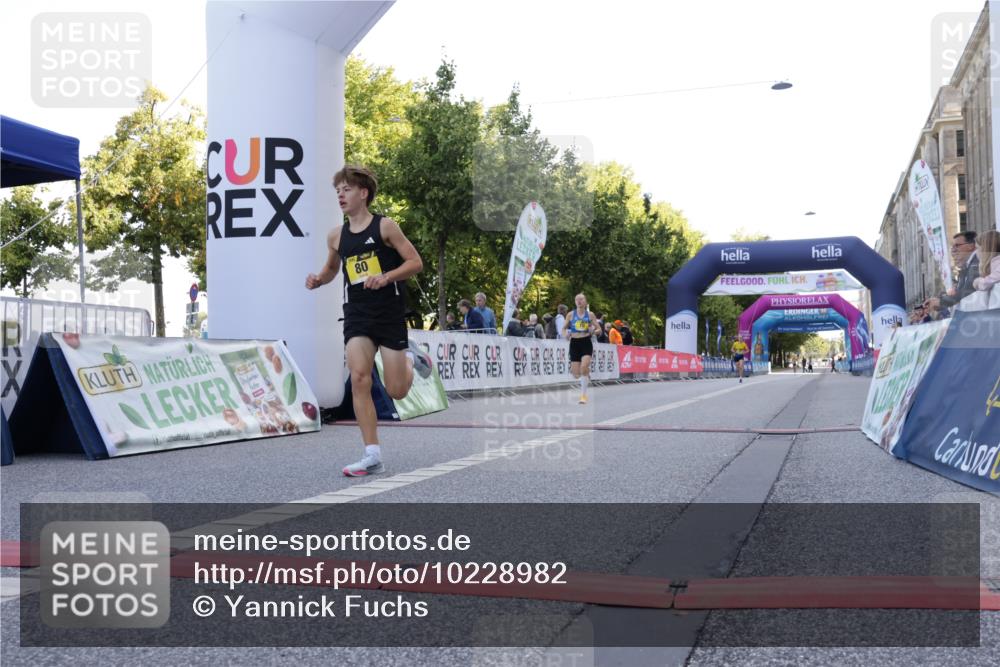06.09.2026 - CURREX Alsterlauf Yannick Fuchs http://msf.ph/oto/10228982 06.09.2026 11:04:26 Ziel 51, 53, 59, 67, 70, 77, 80, 83, 85, 88, 1074 meine-sportfotos.de