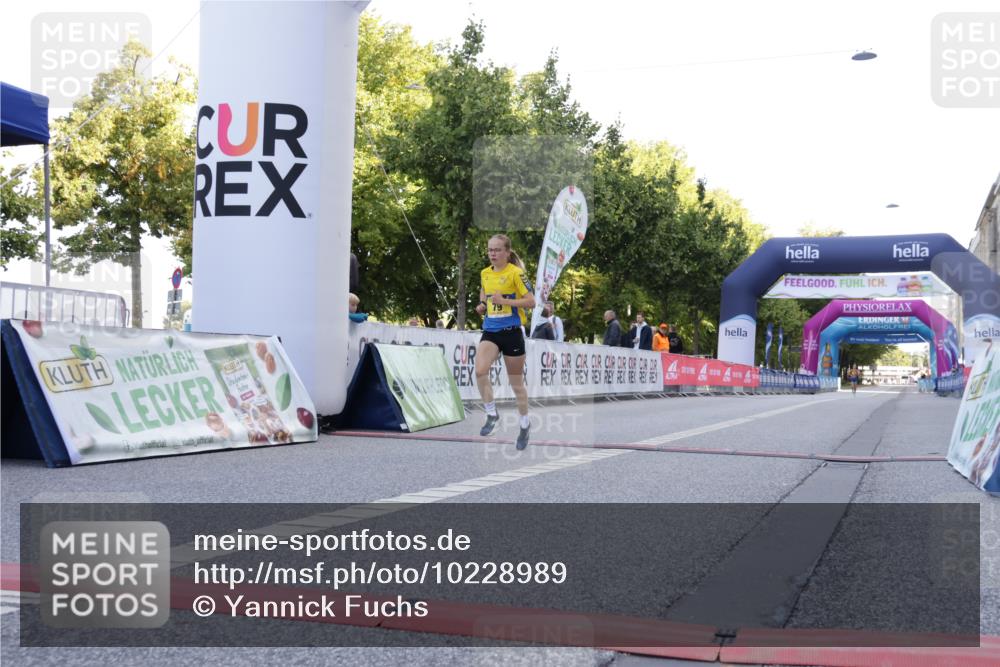 06.09.2026 - CURREX Alsterlauf Yannick Fuchs http://msf.ph/oto/10228989 06.09.2026 11:04:32 Ziel 70, 79, 80 meine-sportfotos.de