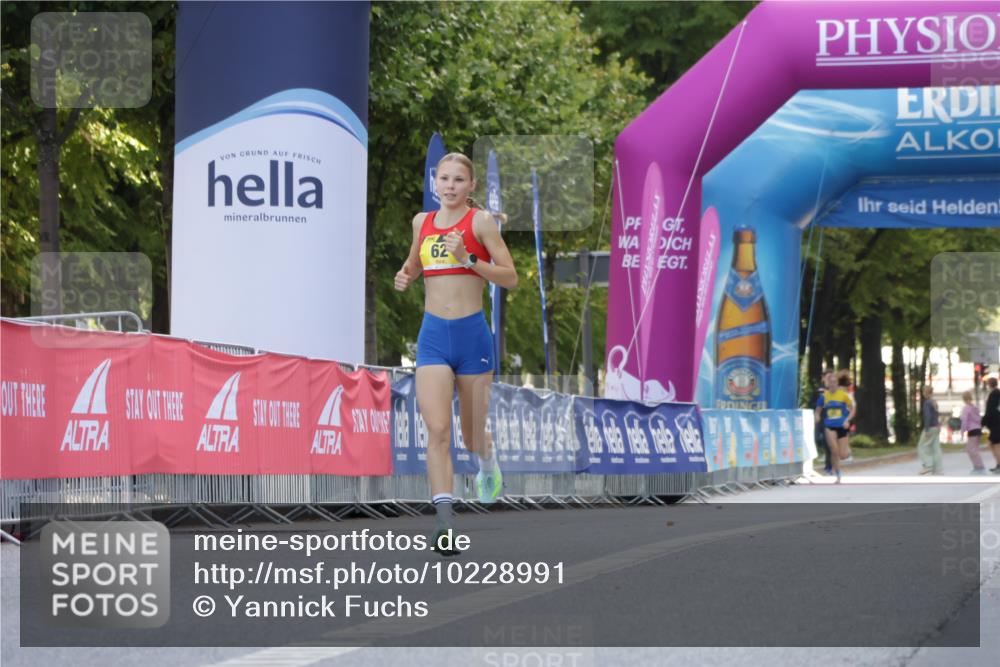 06.09.2026 - CURREX Alsterlauf Yannick Fuchs http://msf.ph/oto/10228991 06.09.2026 11:04:41 Ziel 62 meine-sportfotos.de