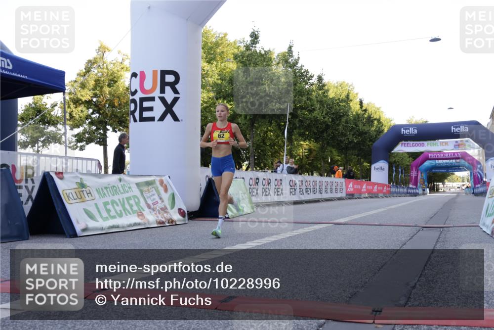 06.09.2026 - CURREX Alsterlauf Yannick Fuchs http://msf.ph/oto/10228996 06.09.2026 11:04:46 Ziel 62 meine-sportfotos.de