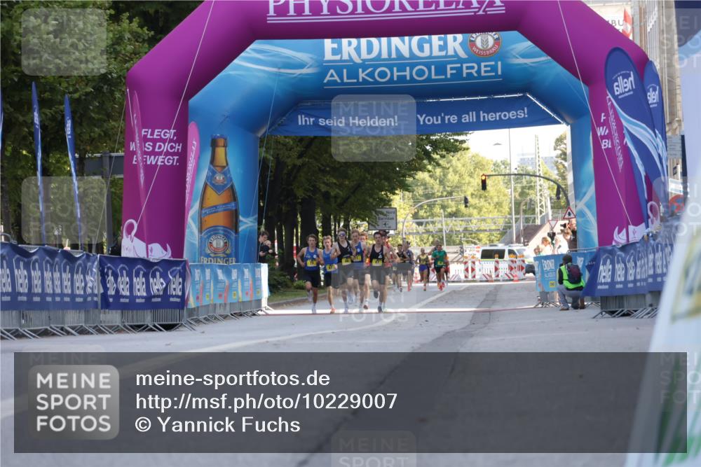 06.09.2026 - CURREX Alsterlauf Yannick Fuchs http://msf.ph/oto/10229007 06.09.2026 11:06:50 Ziel  meine-sportfotos.de