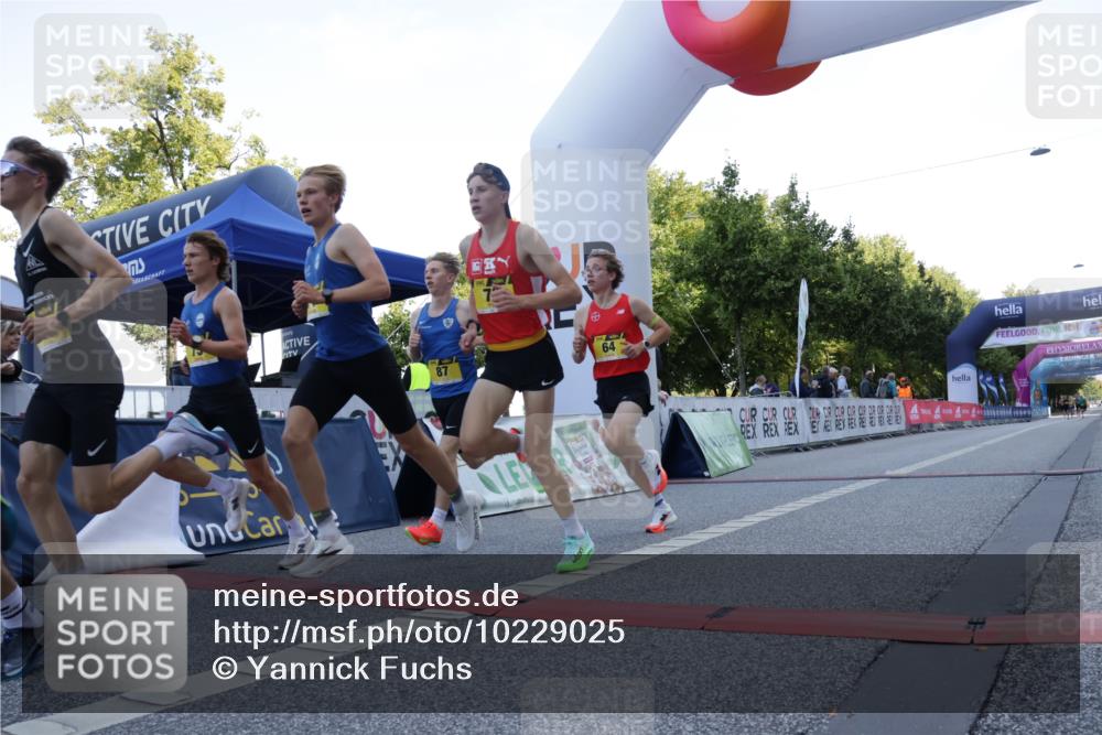 06.09.2026 - CURREX Alsterlauf Yannick Fuchs http://msf.ph/oto/10229025 06.09.2026 11:07:09 Ziel 63, 64, 71, 75, 78, 86, 87 meine-sportfotos.de