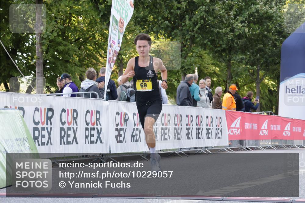 06.09.2026 - CURREX Alsterlauf Yannick Fuchs http://msf.ph/oto/10229057 06.09.2026 11:07:32 Ziel 55, 56, 66, 69, 81, 90 meine-sportfotos.de
