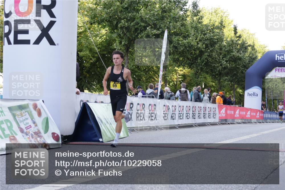 06.09.2026 - CURREX Alsterlauf Yannick Fuchs http://msf.ph/oto/10229058 06.09.2026 11:07:33 Ziel 55, 56, 69, 90 meine-sportfotos.de