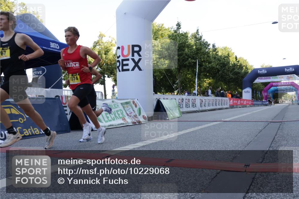 06.09.2026 - CURREX Alsterlauf Yannick Fuchs http://msf.ph/oto/10229068 06.09.2026 11:07:42 Ziel 51, 67, 72, 1074 meine-sportfotos.de