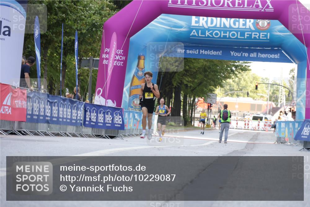06.09.2026 - CURREX Alsterlauf Yannick Fuchs http://msf.ph/oto/10229087 06.09.2026 11:08:03 Ziel 53, 59, 83, 88 meine-sportfotos.de