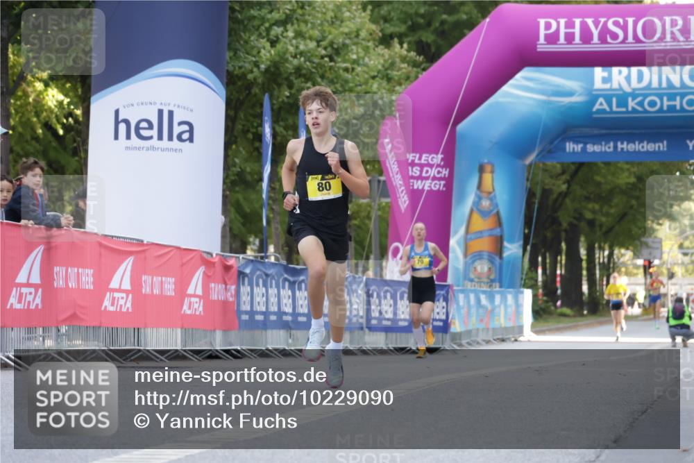 06.09.2026 - CURREX Alsterlauf Yannick Fuchs http://msf.ph/oto/10229090 06.09.2026 11:08:09 Ziel 80 meine-sportfotos.de