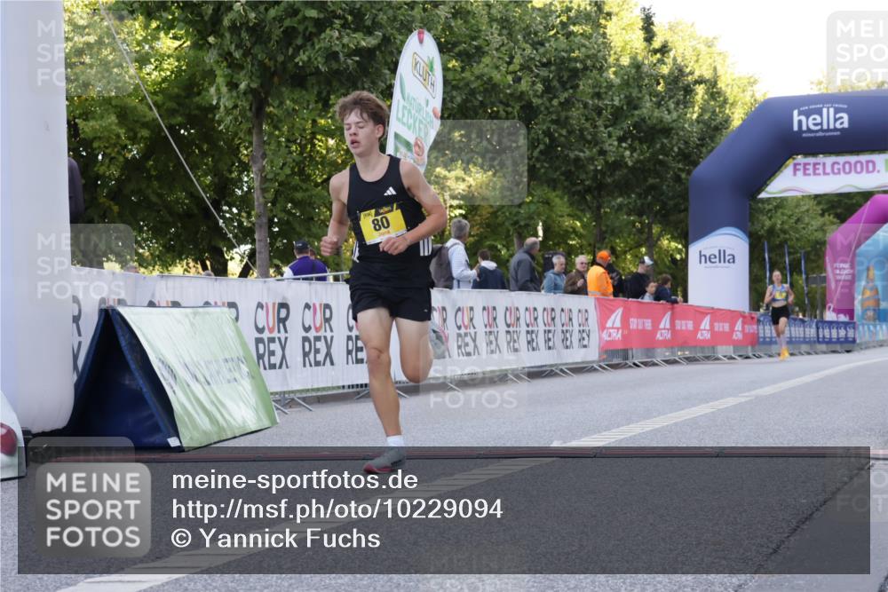 06.09.2026 - CURREX Alsterlauf Yannick Fuchs http://msf.ph/oto/10229094 06.09.2026 11:08:13 Ziel 80 meine-sportfotos.de