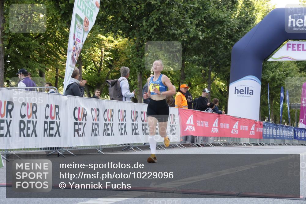 06.09.2026 - CURREX Alsterlauf Yannick Fuchs http://msf.ph/oto/10229096 06.09.2026 11:08:18 Ziel 70, 80 meine-sportfotos.de